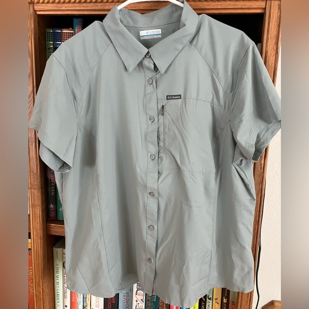 Columbia women’s short-sleeve shirt XXL NWOT